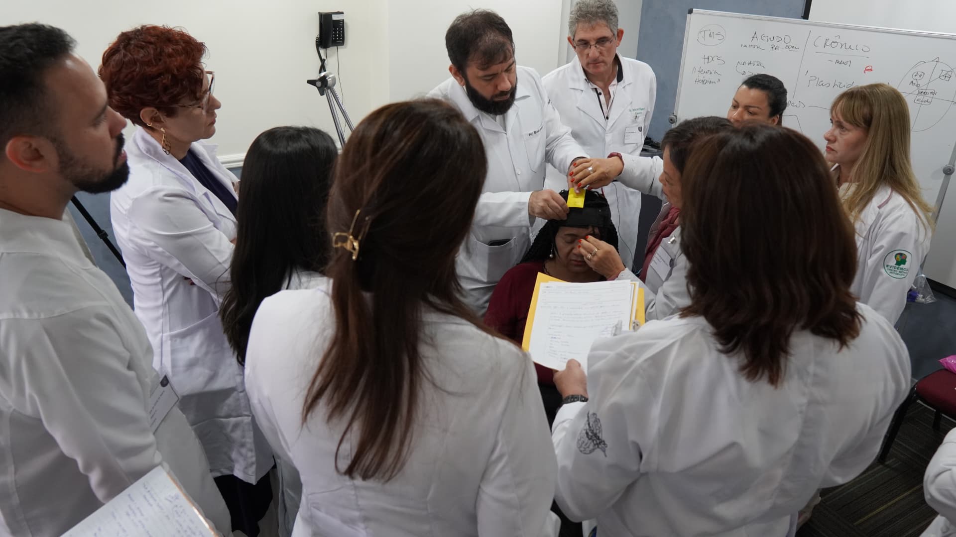 Profissionais de saúde em prática supervisionada de neuromodulação